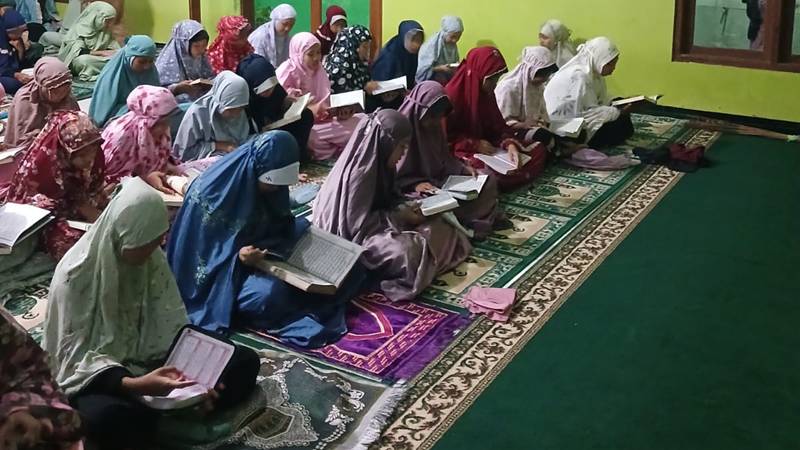 SMP Negeri 3 Purworejo Klampok Gelar Mabit Spesial Peringatan Isra\